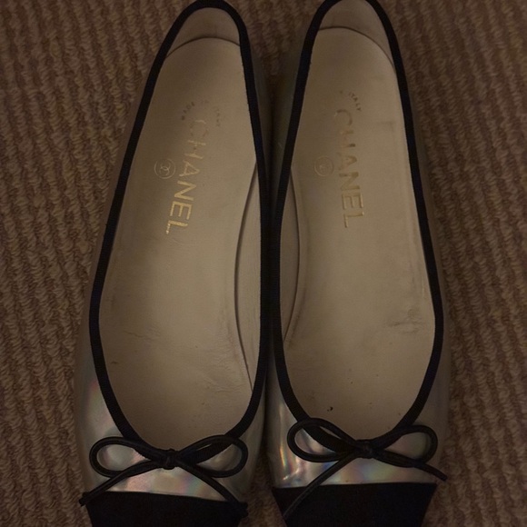 Chanel Black Cap Toe CC Logo Metallic Silver x Black size 38.5 great condition! - Picture 14 of 16